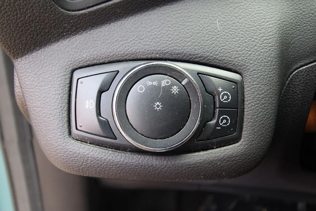 Used 2013 Frosted Glass Ford SE image 19
