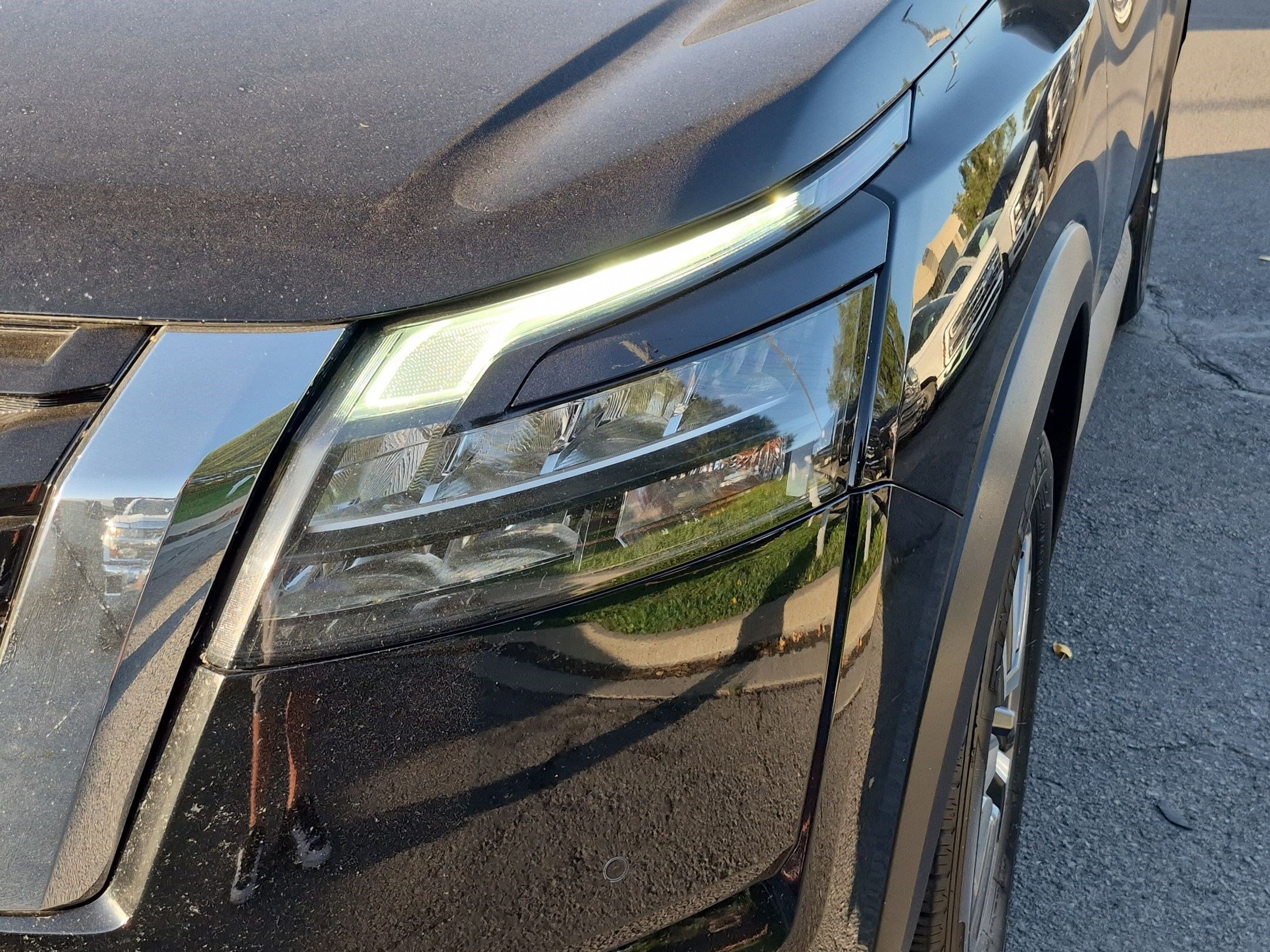 Used 2025 Black Nissan SL image 10
