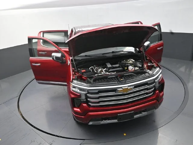 Used 2023 Red Chevrolet High Country image 28