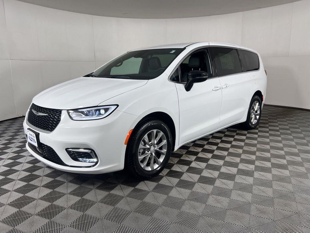 Used 2026 Bright White Clearcoat Chrysler Select image 6