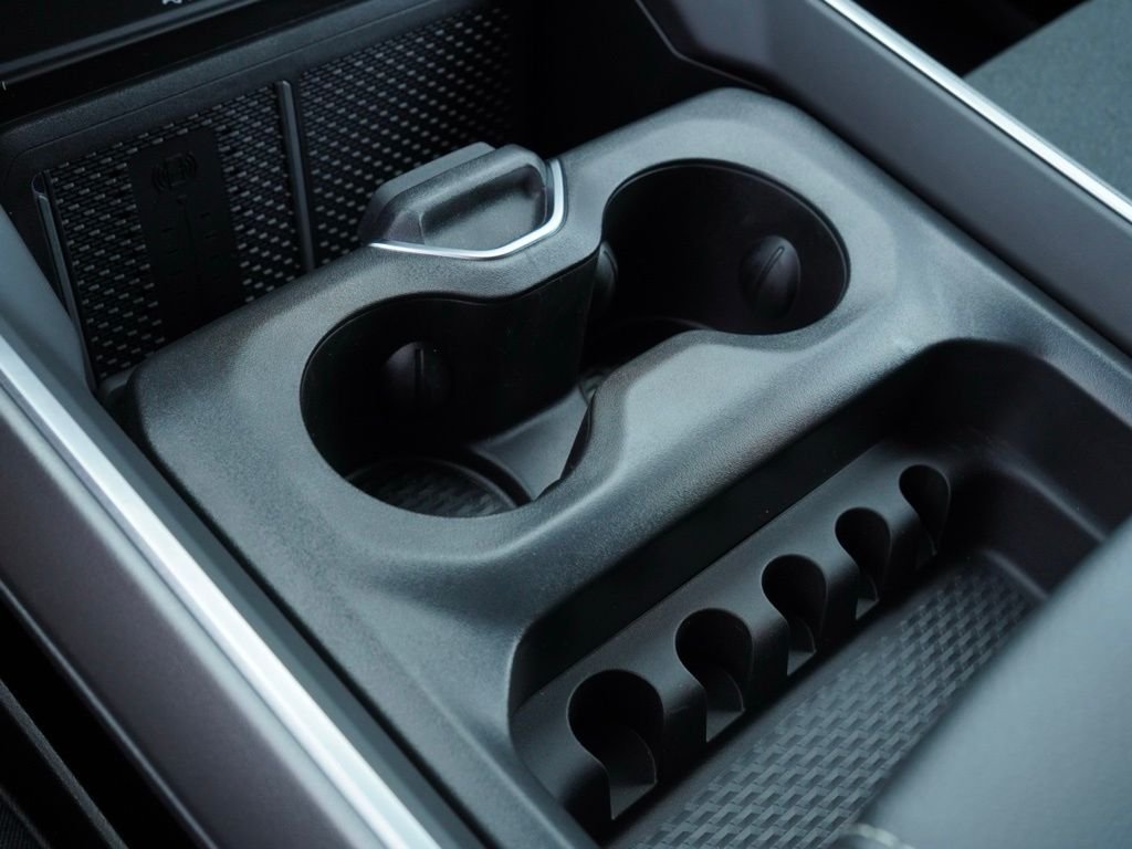 New 2026 Bright White Clear-Coat Exterior Paint RAM Big Horn Night Edition image 15