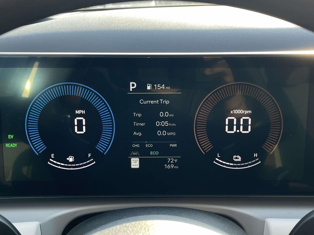 Certified Used 2025 Shimmering Silver Hyundai Blue image 15