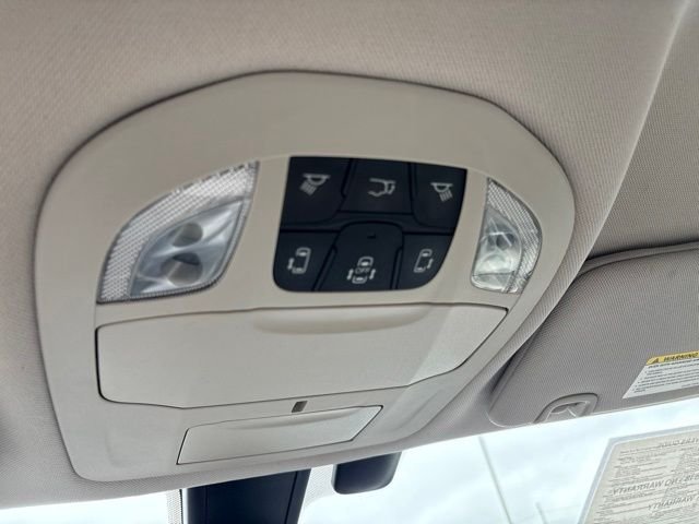 Used 2019 Crystal Metallic Chrysler Touring L Plus image 21