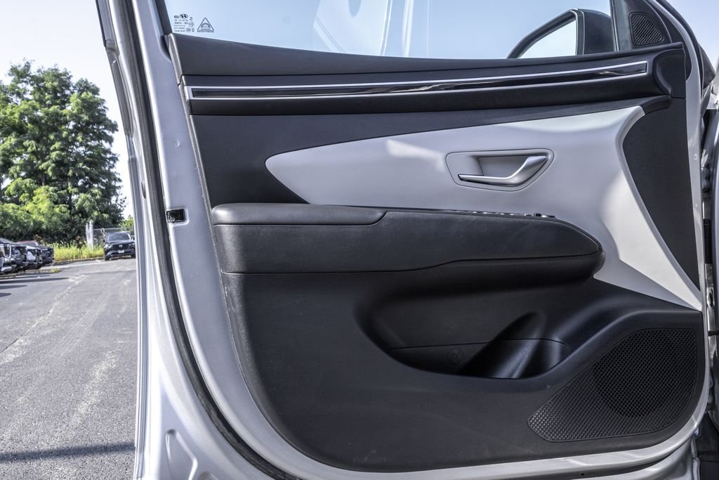 Used 2023 Silver Hyundai SEL image 27