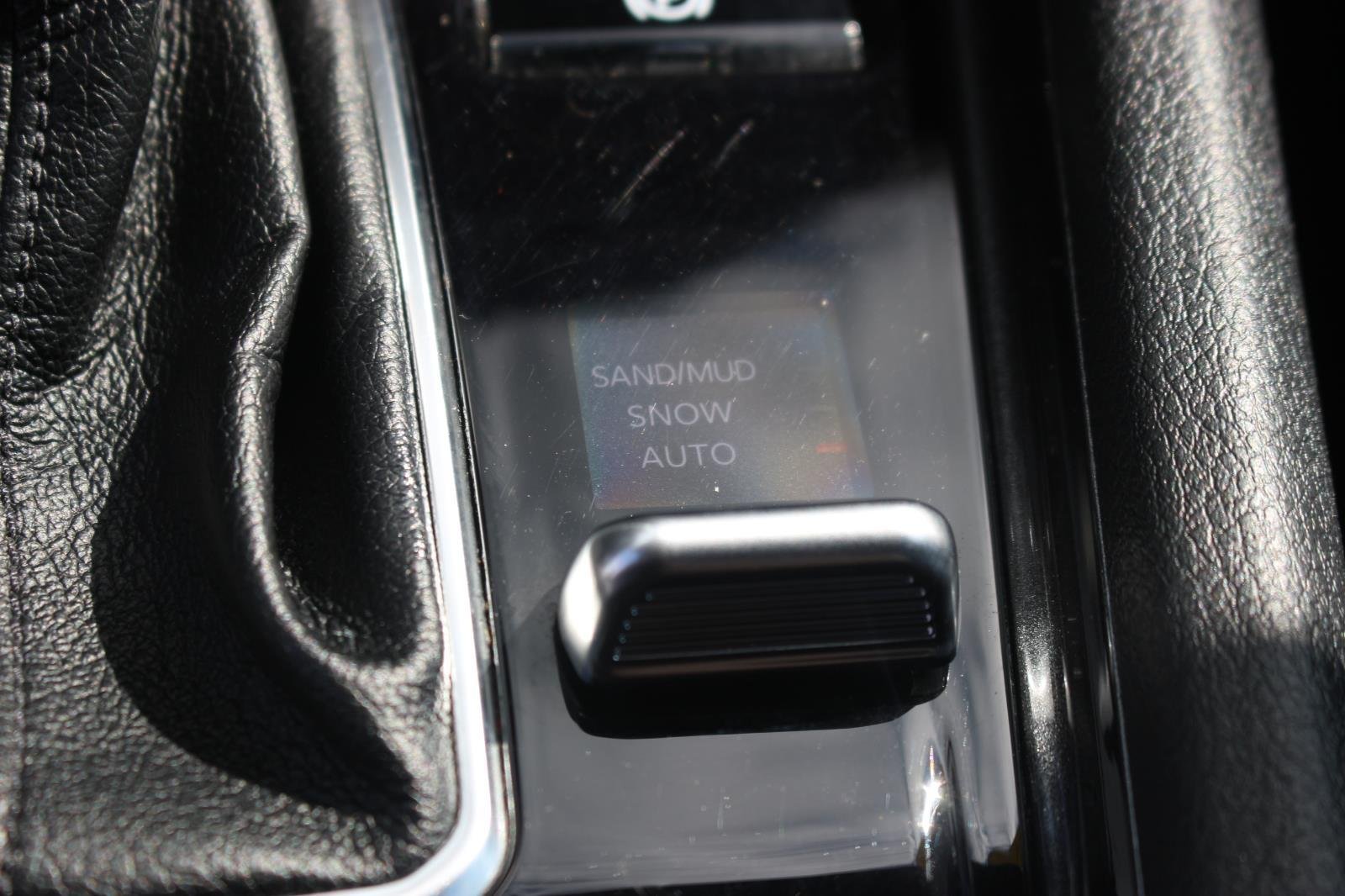Used 2024 White Jeep Latitude image 26