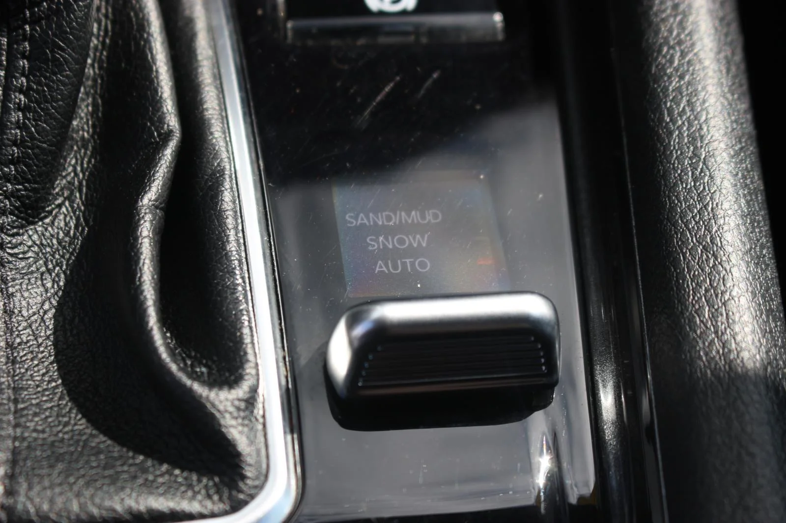 Used 2024 White Jeep Latitude image 26