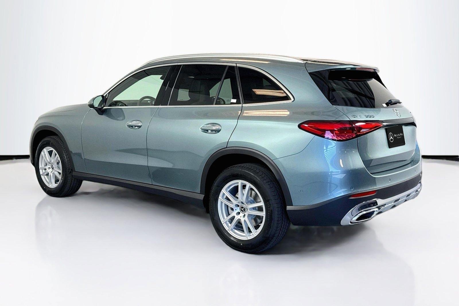 New 2026 Verde Silver Metallic Mercedes-Benz GLC 300 image 7