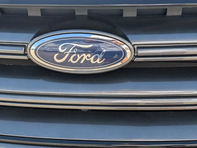 Used 2018 Gray Ford SE image 3