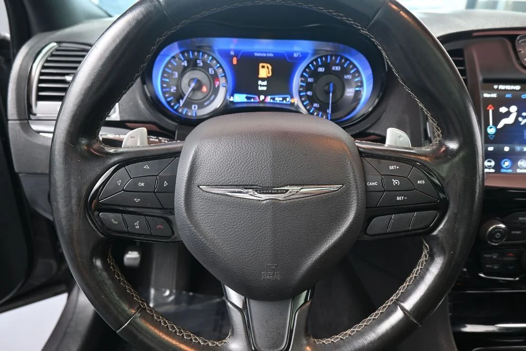Used 2020 Granite Crystal Metallic Clearcoat Chrysler S image 17