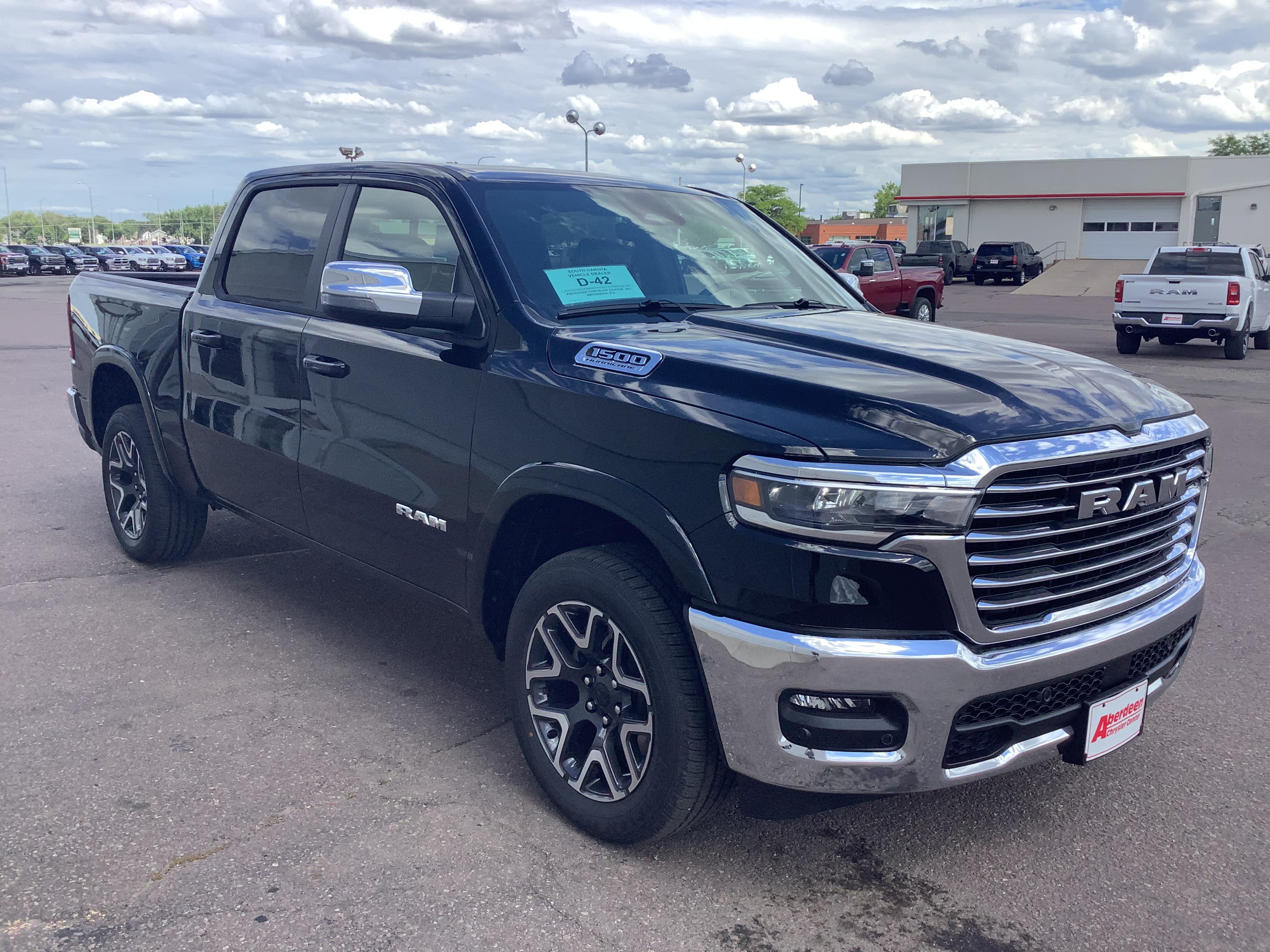 New 2026 Diamond Black Crystal Pearl-Coat Exterior Paint RAM Laramie image 4