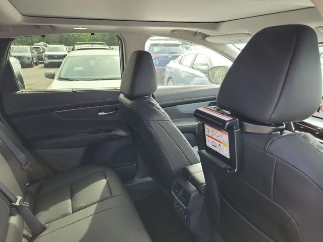 New 2026 Everest White Pearl TriCoat Nissan Platinum image 27