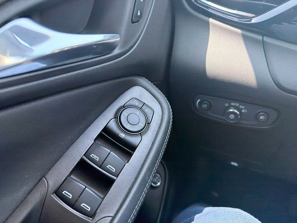 Used 2022 Red Buick Select image 13