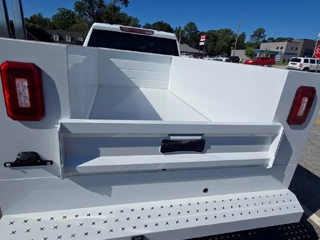 New 2026 Summit White Chevrolet WT image 29