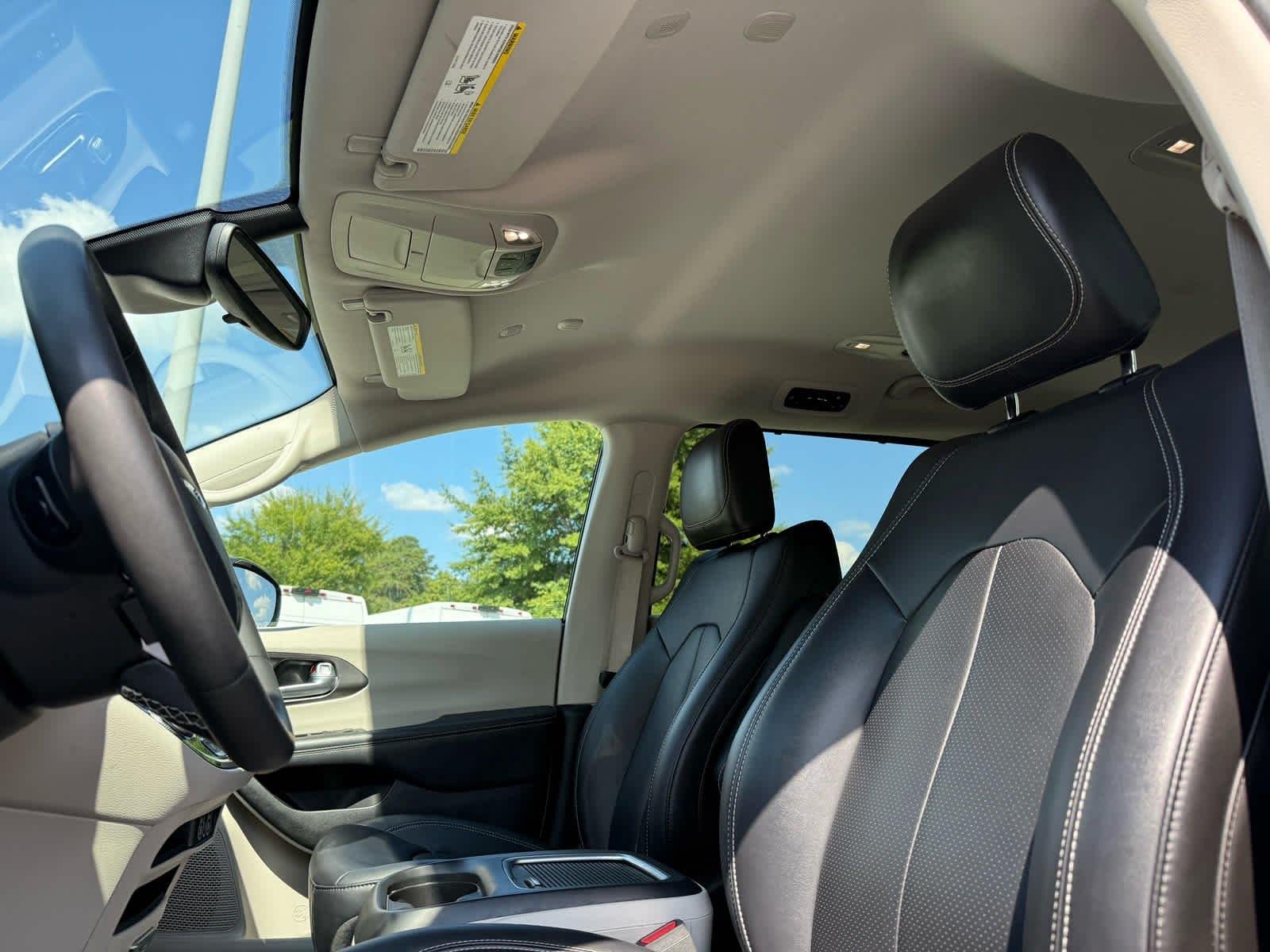 Used 2024 Silver Mist Clearcoat Chrysler Touring L image 23
