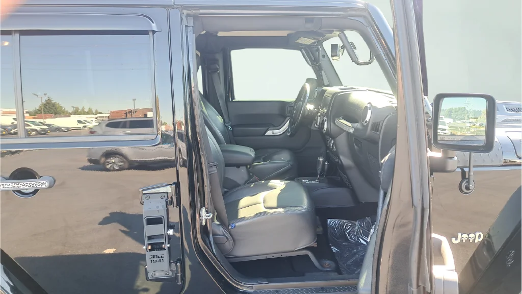Used 2015 Black Jeep Unlimited Sahara image 15