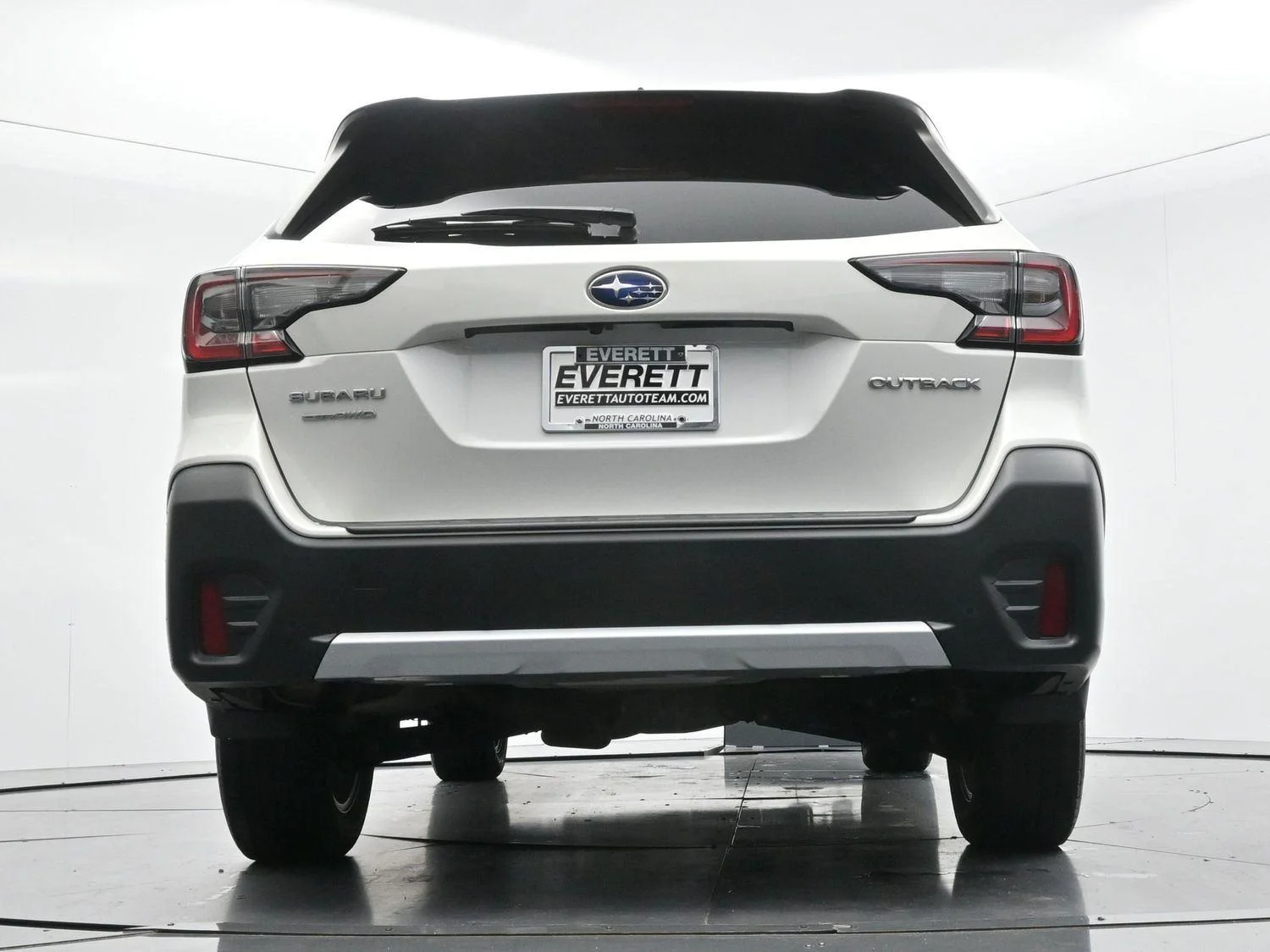 Used 2022 Crystal White Pearl Subaru Limited image 45