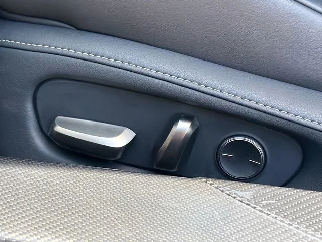 Used 2021 Liquid Platinum Lexus LC 500 image 23
