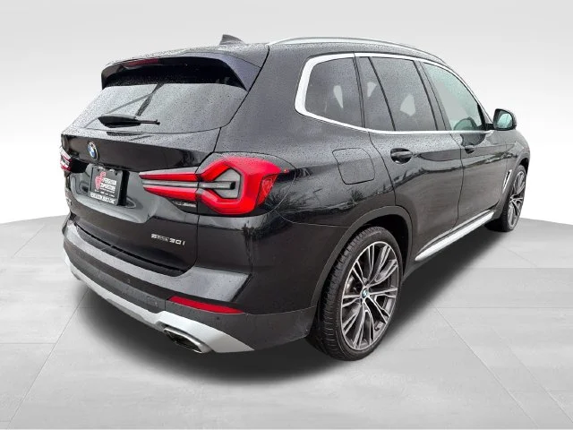 Used 2022 Black BMW sDrive30i image 7