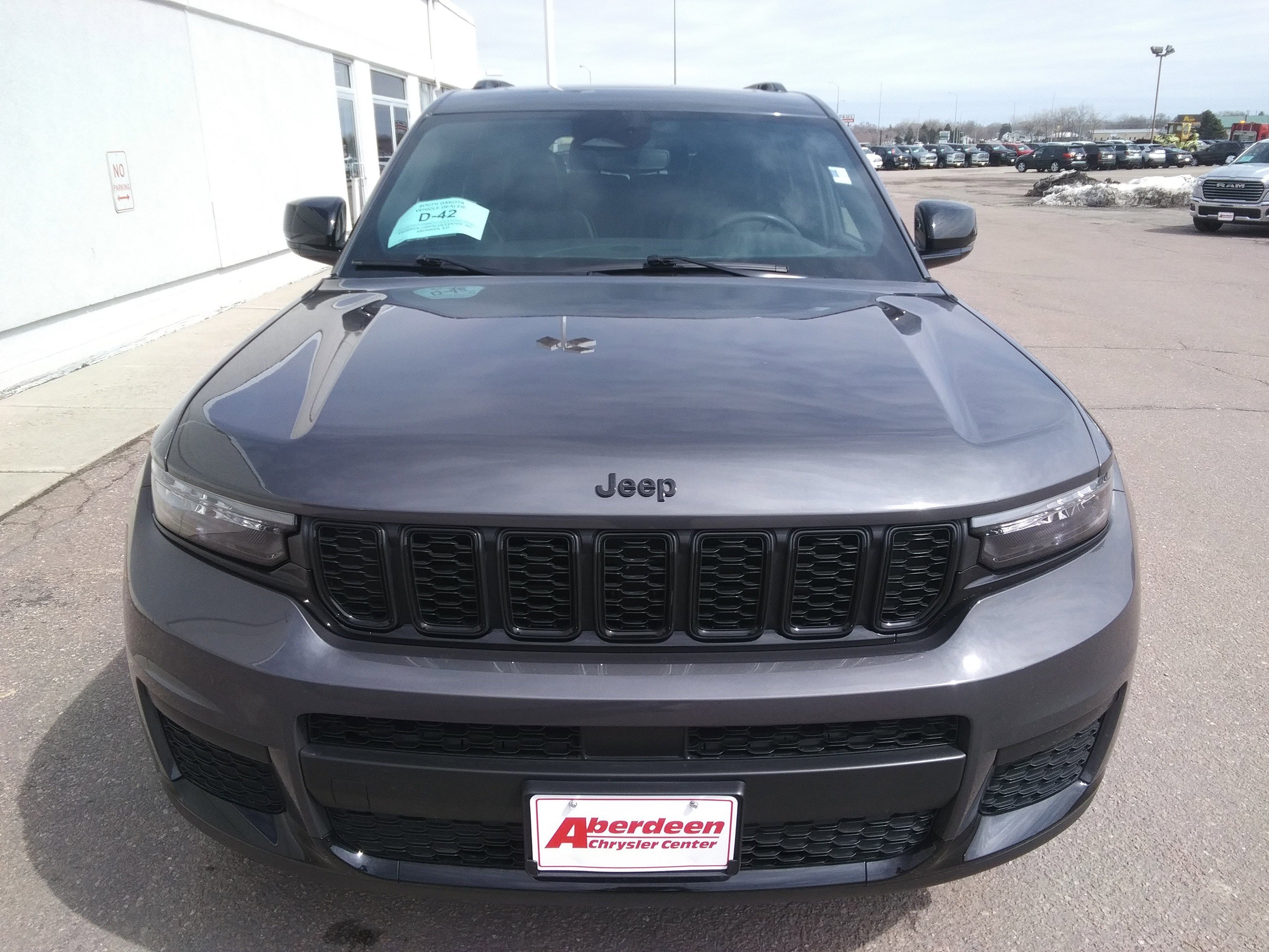 Used 2023 Gray Jeep Altitude image 3