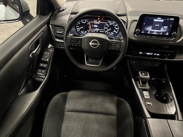 Used 2025 Silver Nissan SV image 12