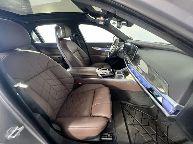 New 2024 Oxide Grey metallic BMW eDrive50 image 38