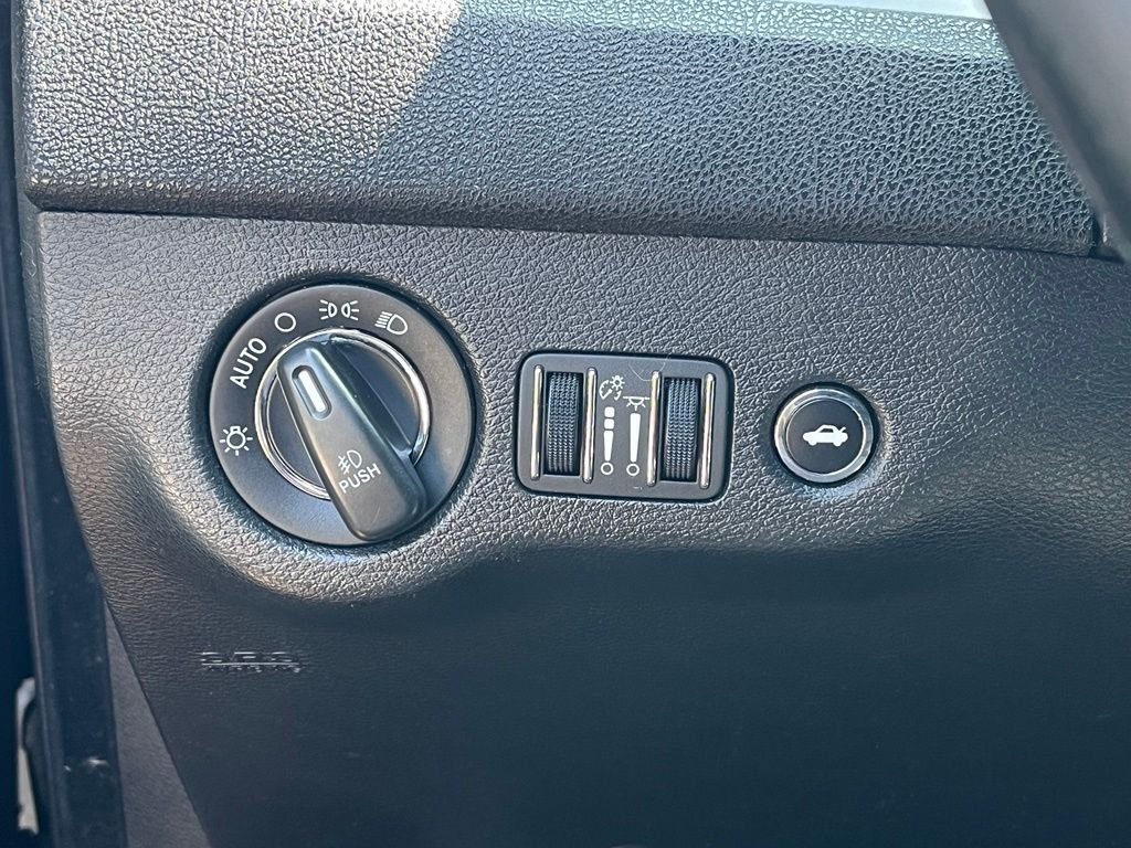 Used 2019 White Chrysler S image 33