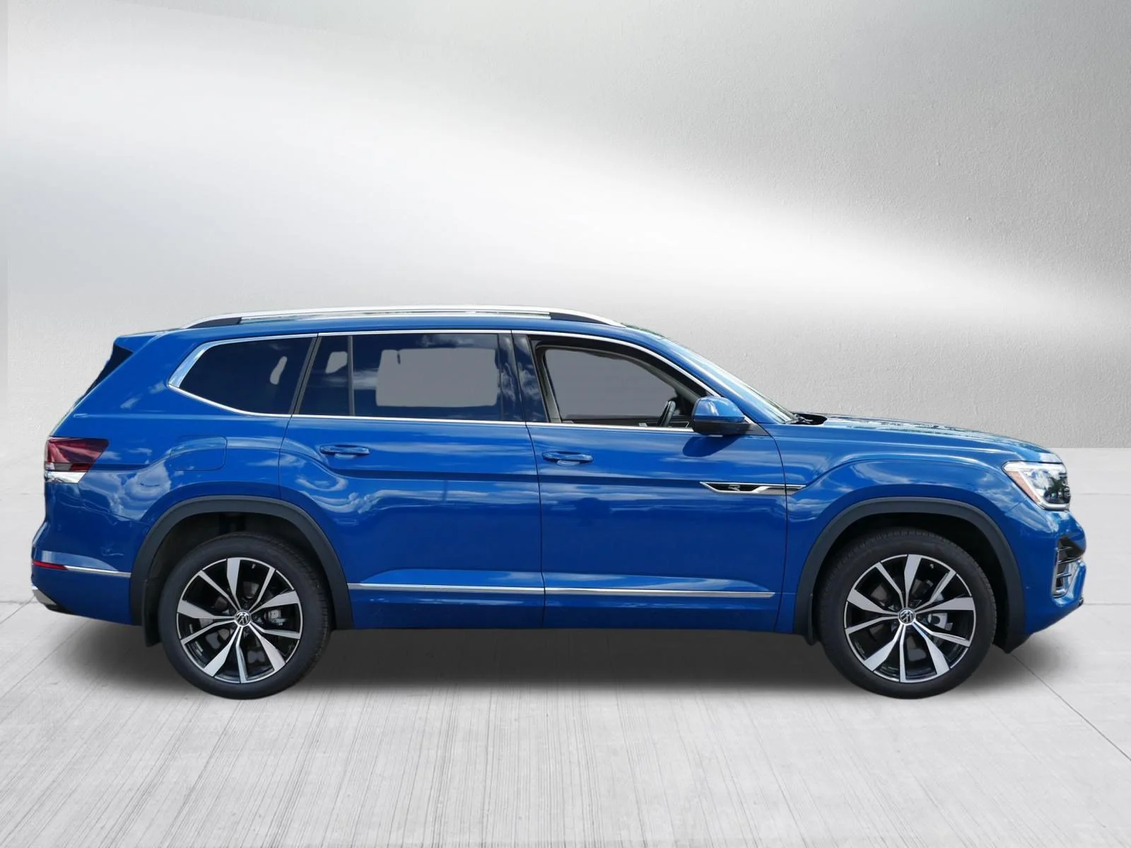 Used 2025 Mountain Lake Blue Metallic Volkswagen 2.0T SEL Premium R-Line image 8