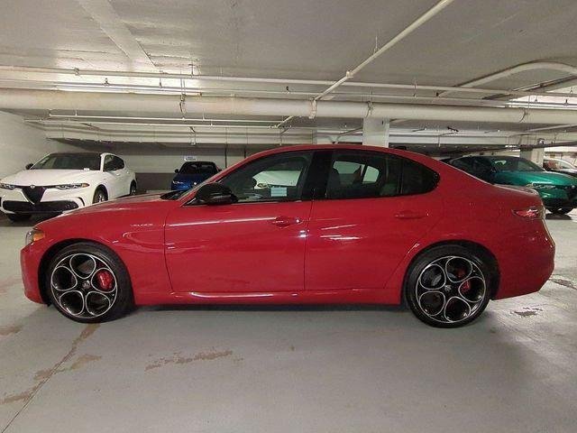 New 2025 Alfa Rosso (Red) Exterior Paint Alfa Romeo  image 4