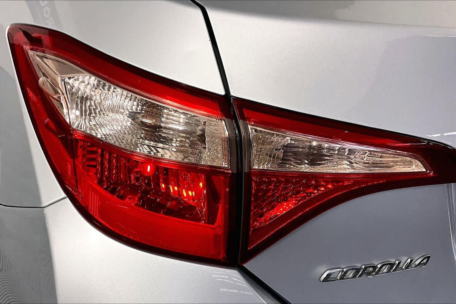 Used 2017 Classic Silver Metallic Toyota L image 26