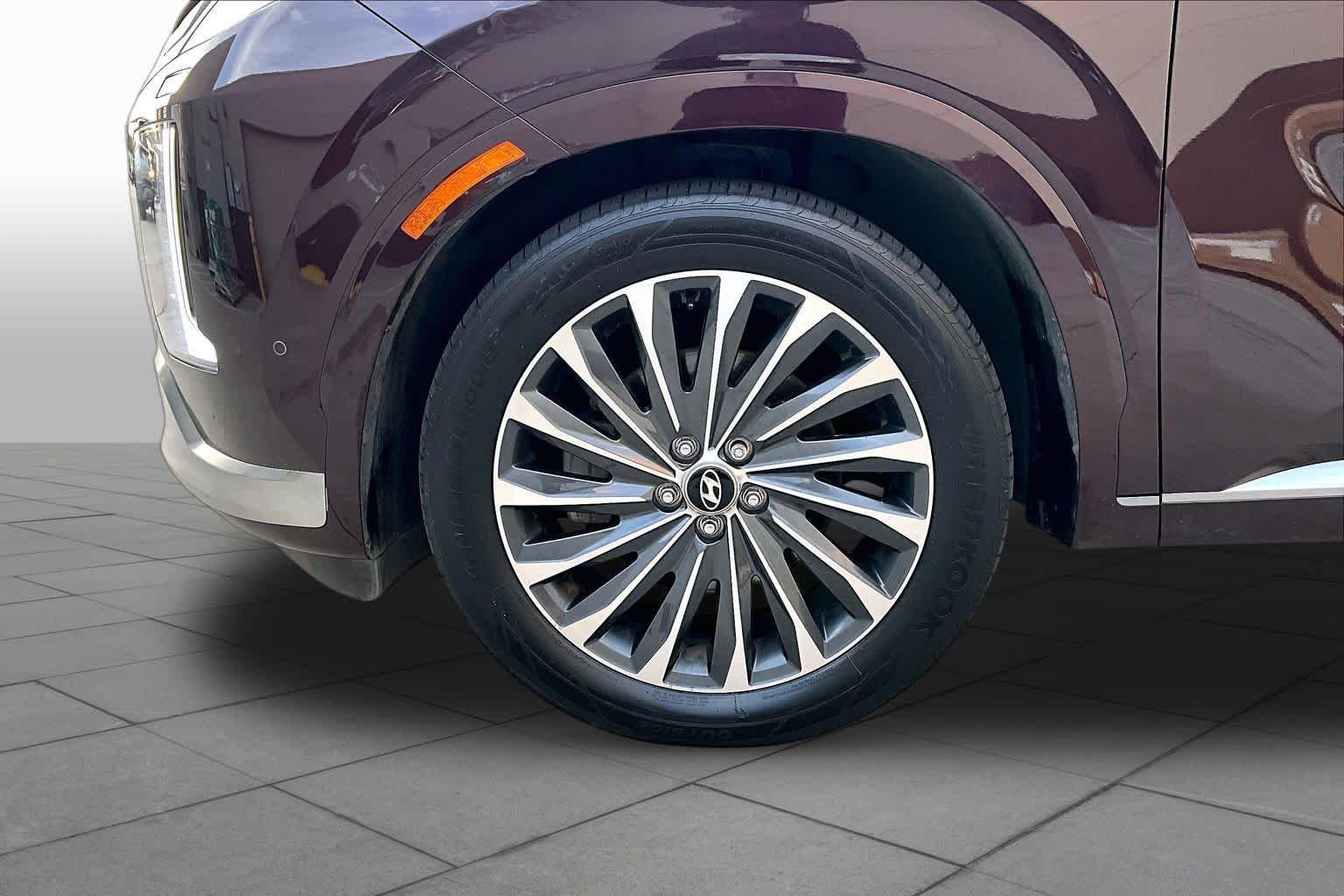 Used 2024 Sierra Burgundy Hyundai Calligraphy image 10