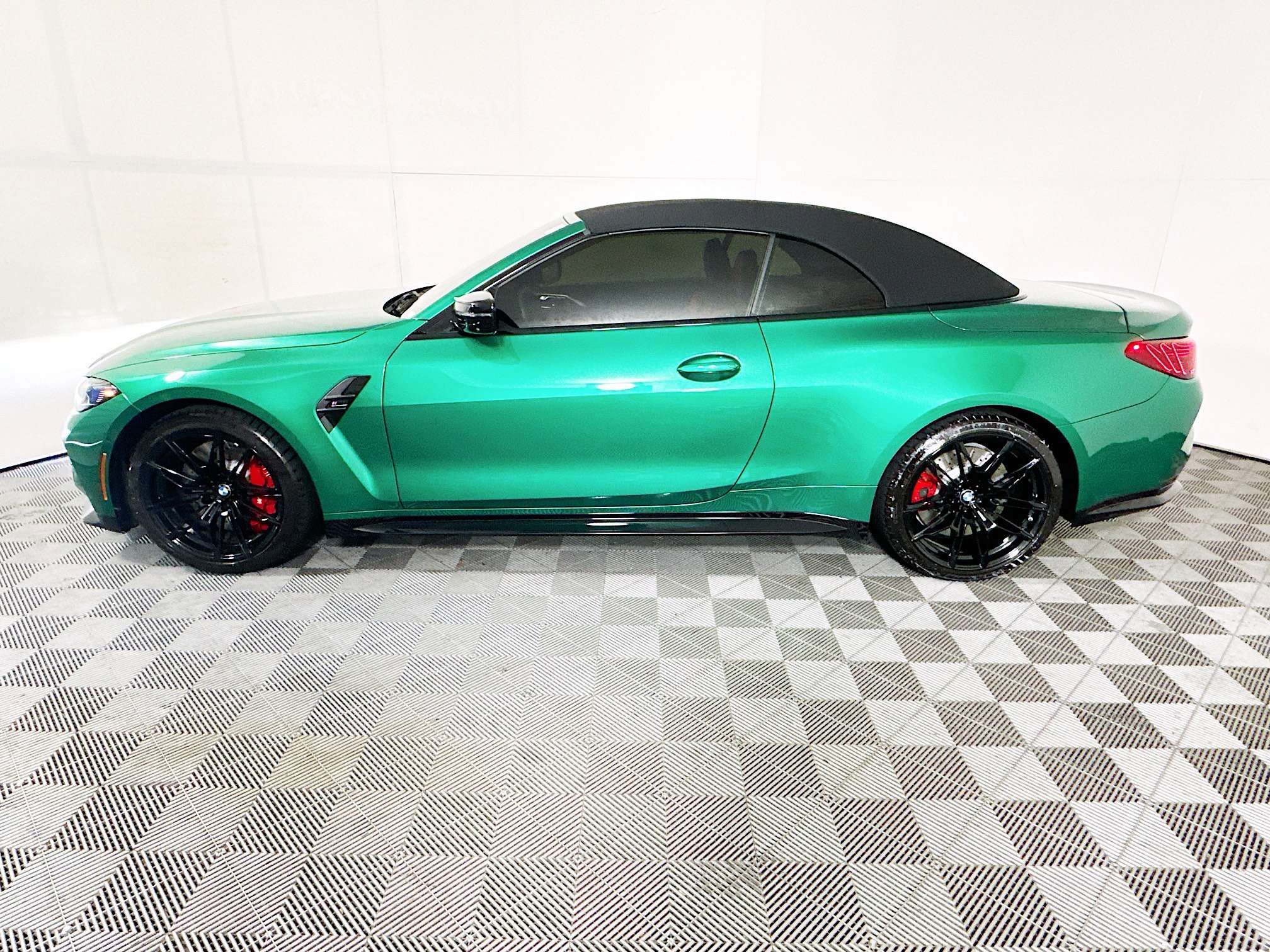 2025 BMW M4 thumbnail 8