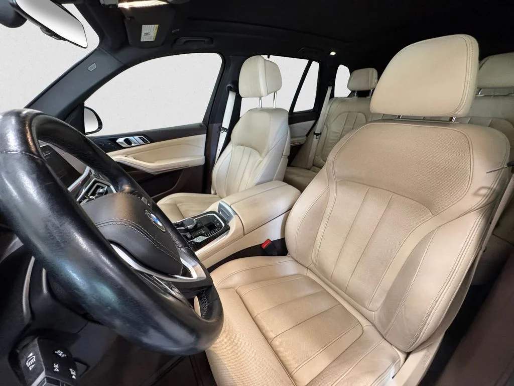 Used 2019 Black BMW xDrive40i image 9