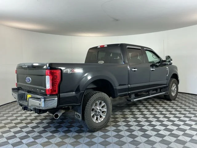 Used 2017 Shadow Black Ford XLT image 4