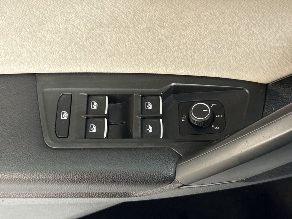 Used 2019 Deep Black Volkswagen 2.0T SEL image 15