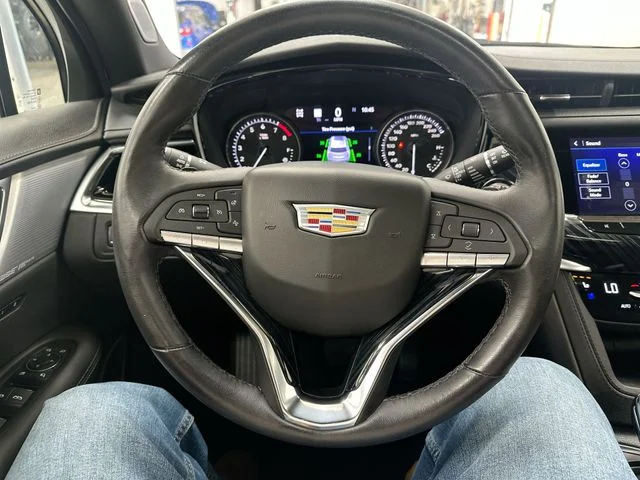 Used 2024  Cadillac Premium Luxury image 12