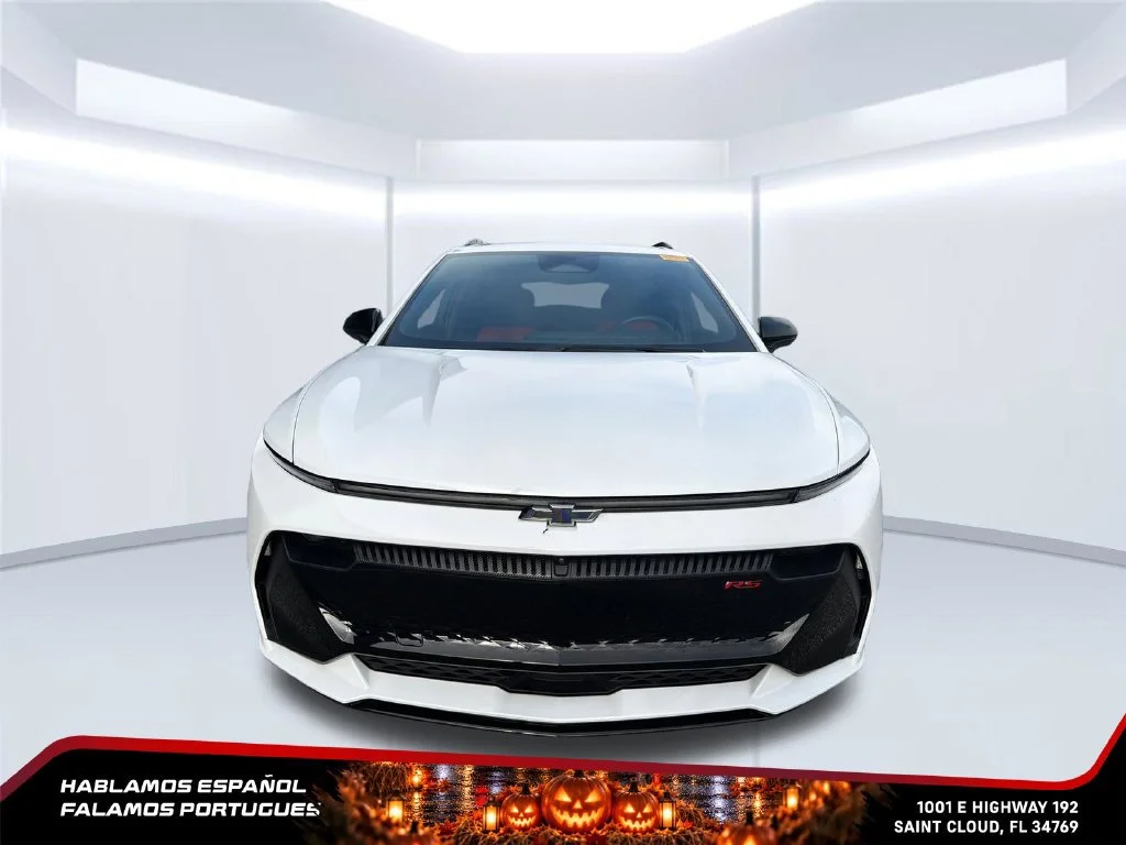 Used 2024 Summit White Chevrolet 2RS image 8