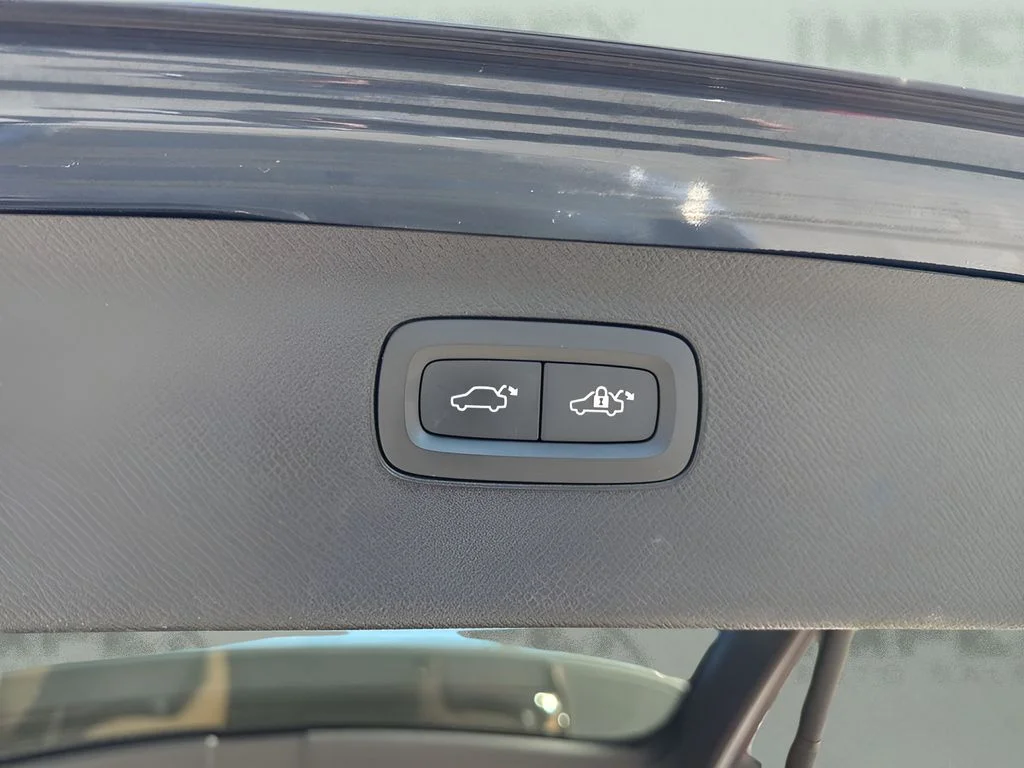 Used 2022 Blue Volvo T6 Inscription image 32