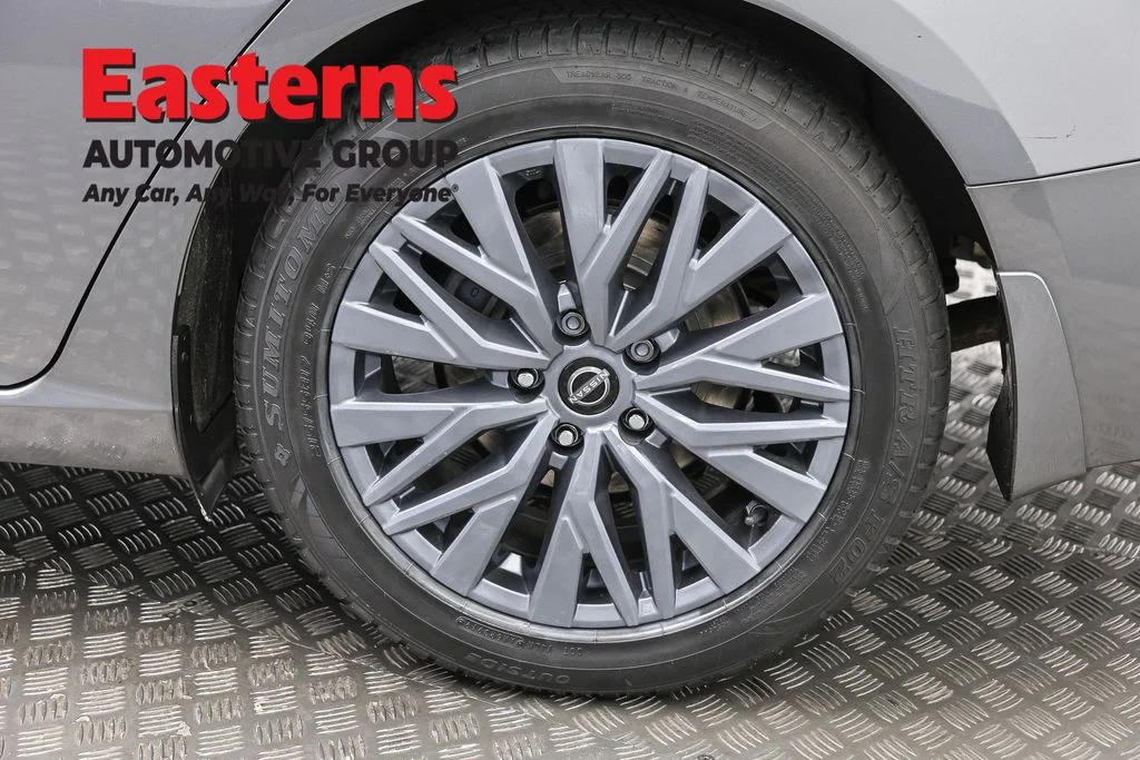 Used 2023 Gray Nissan 2.5 SV image 33