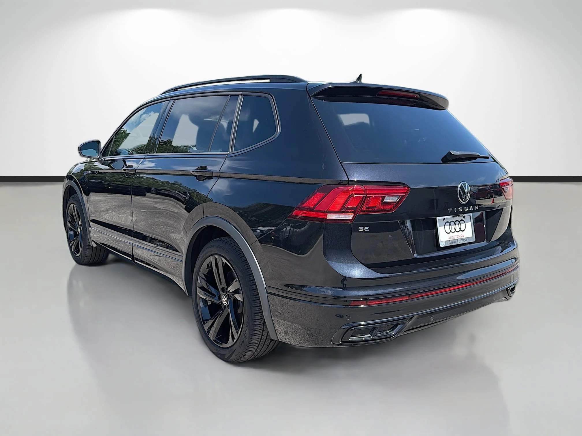 Used 2023 Deep Black Volkswagen SE R-Line Black image 5