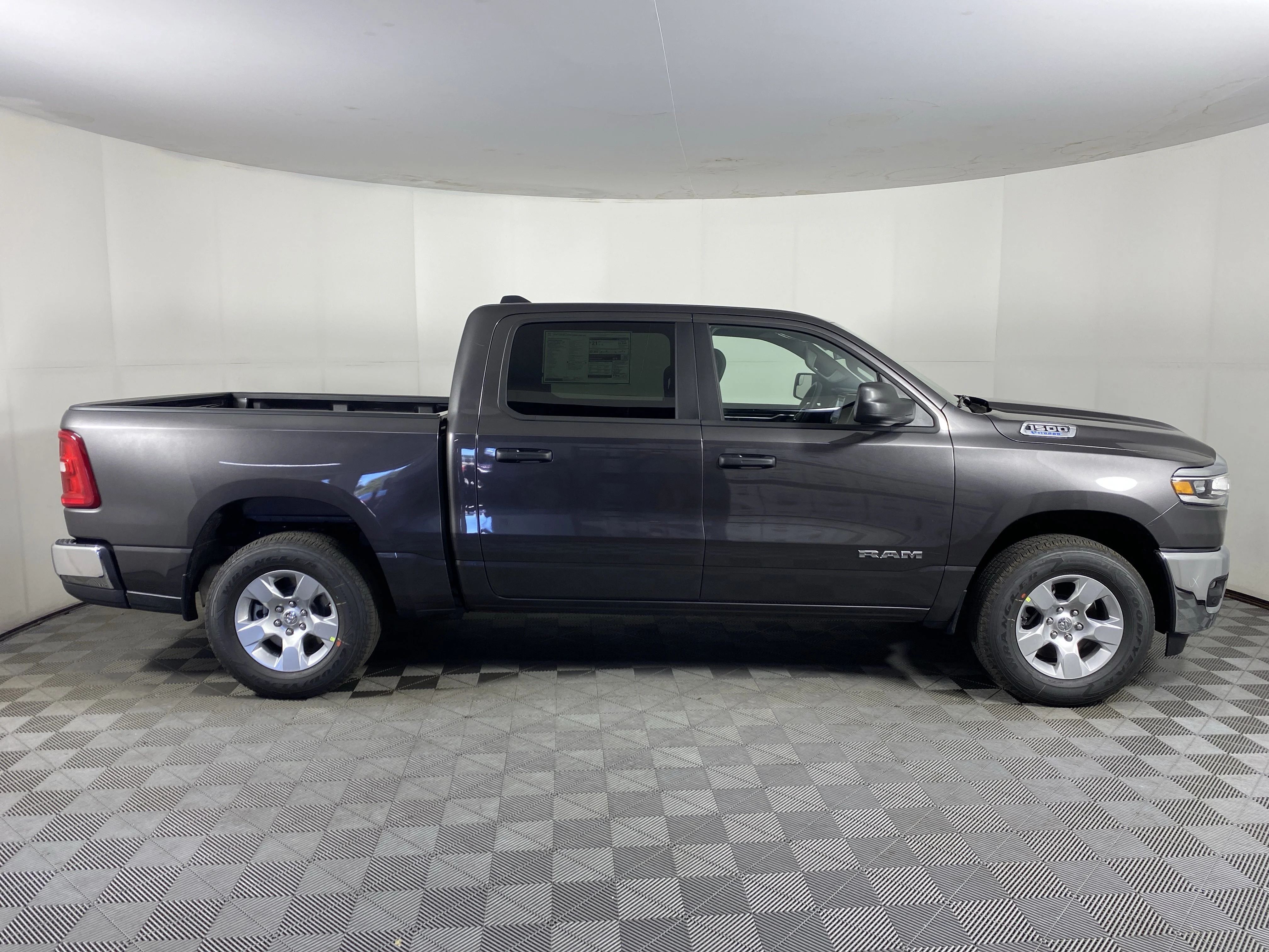 New 2026 Granite Crystal Metallic Clear-Coat Exterior Paint RAM BIg Horn image 4