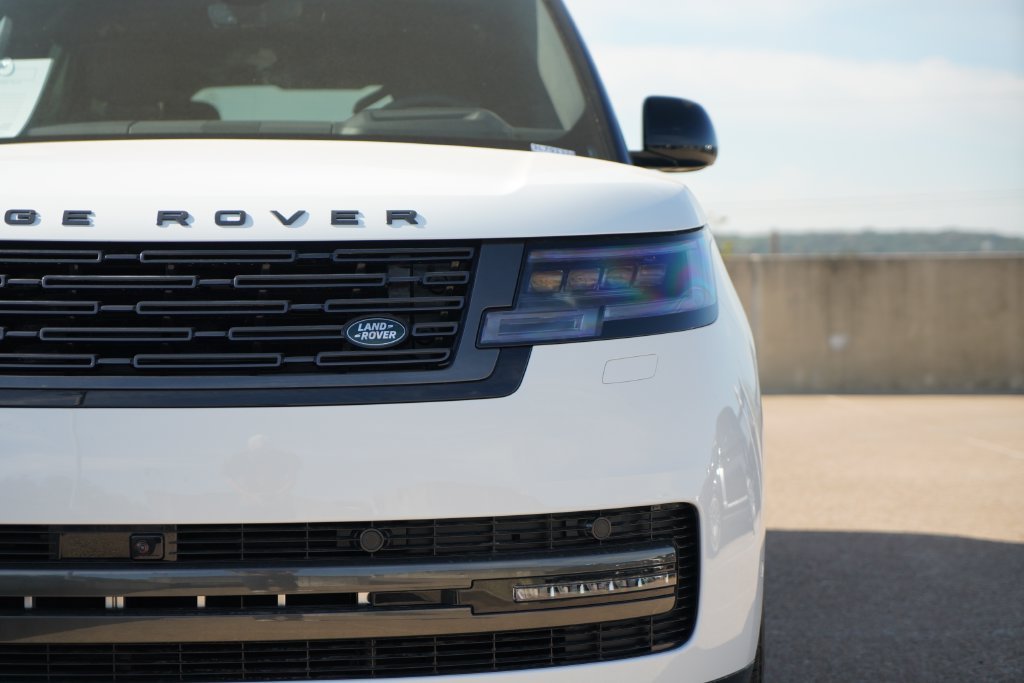 New 2027 Fuji White Land Rover SE image 5