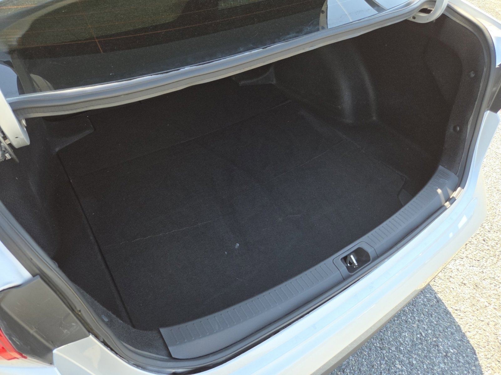 2024 Toyota Corolla LE - Photo 16