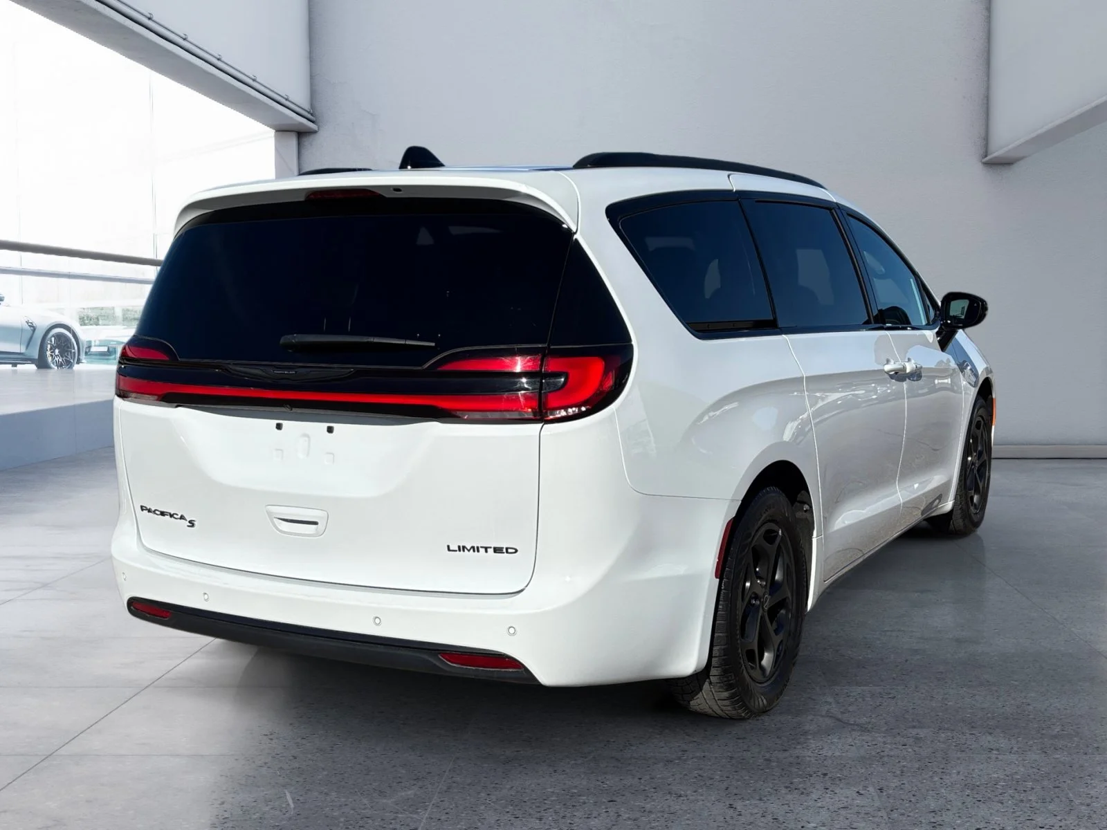 Used 2025 Bright White Chrysler Limited image 5