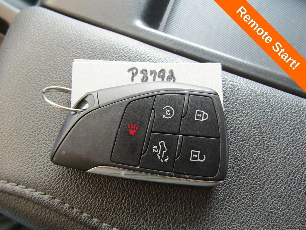 Used 2025 Silver GMC SLT image 22