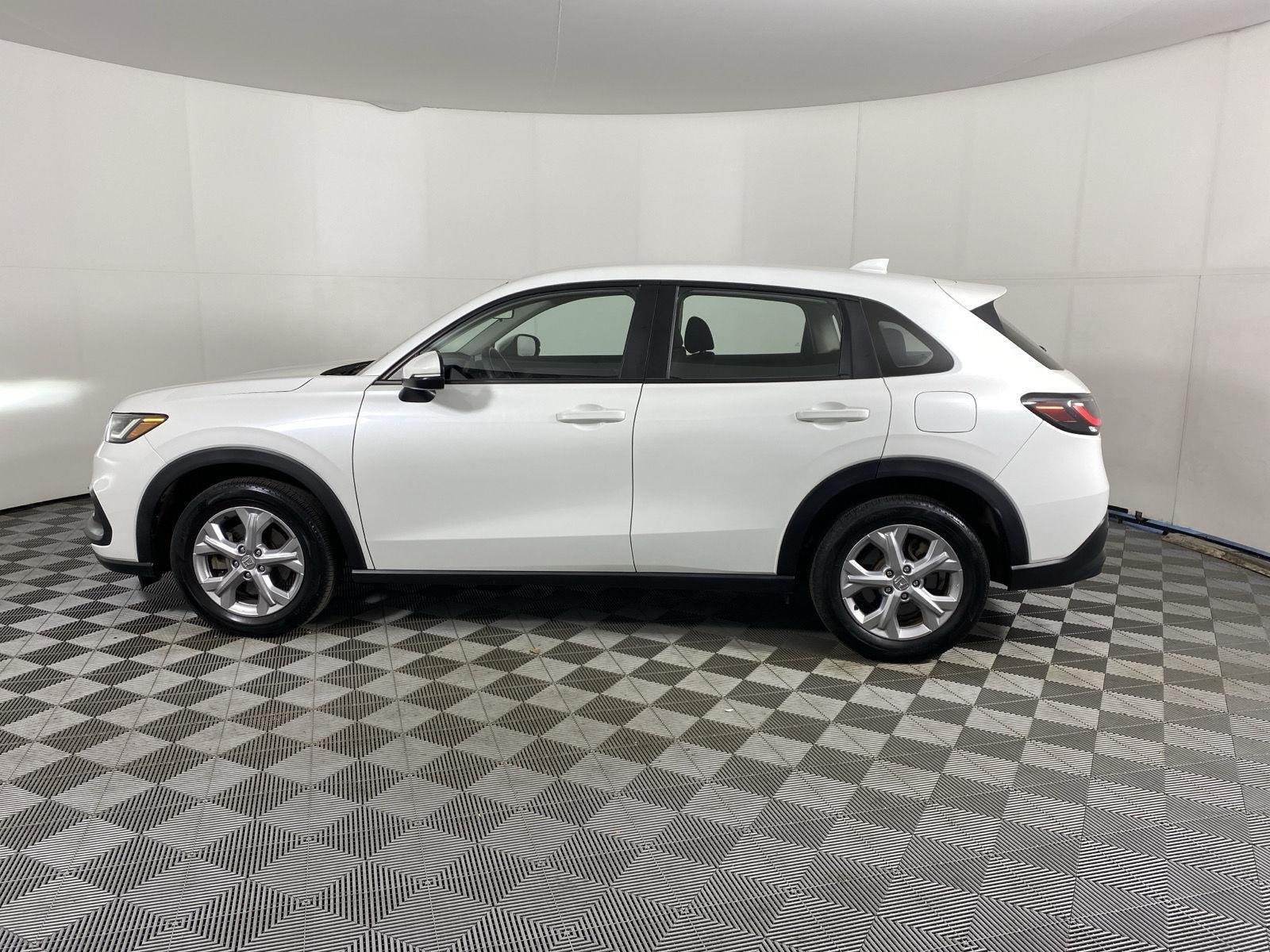 Used 2023 Platinum White Pearl Honda LX image 4