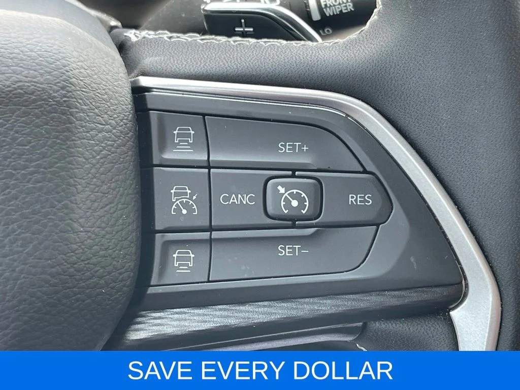 Used 2025 White Jeep Laredo image 18