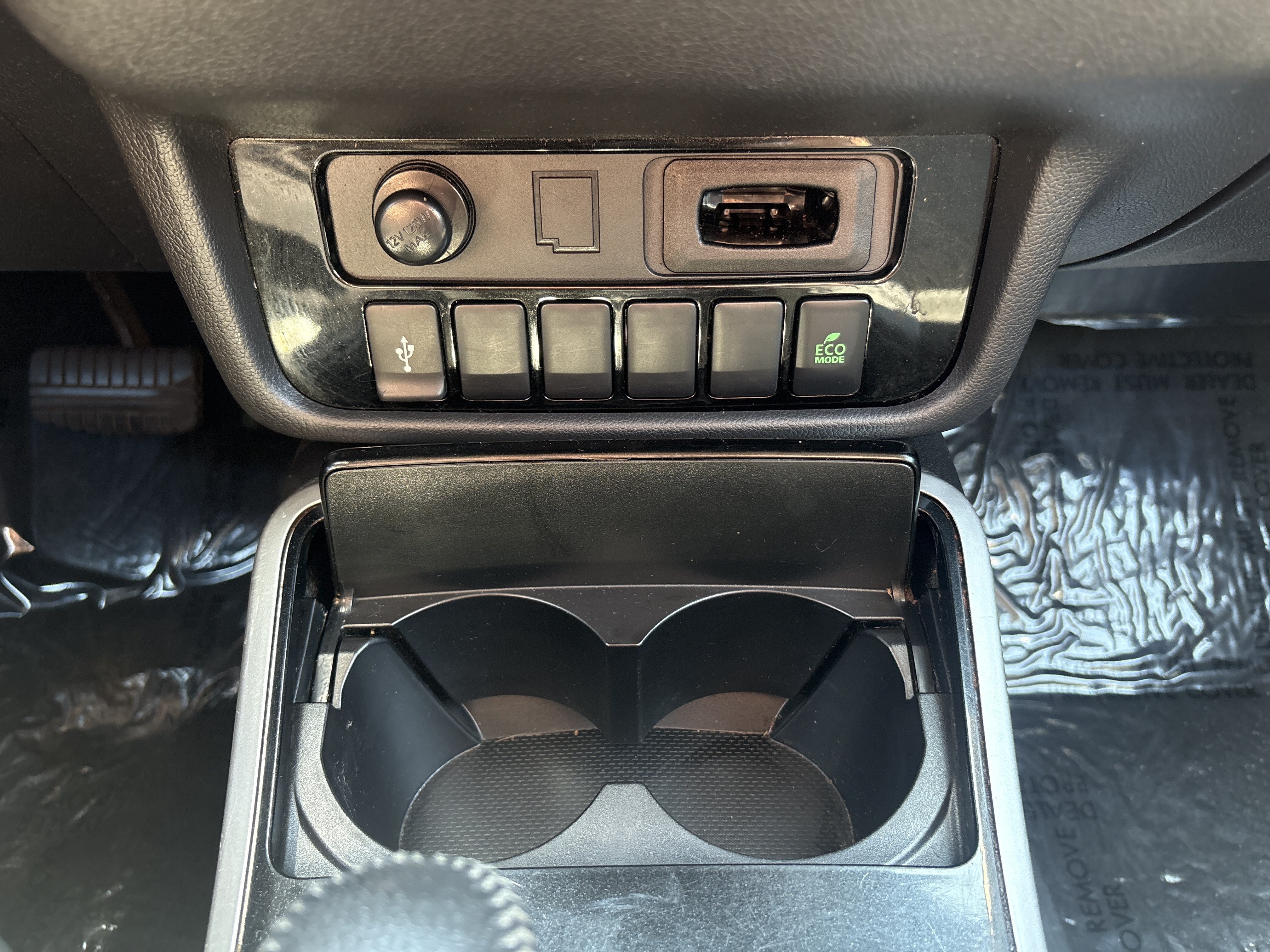 Used 2020 Cosmic Blue Metallic Mitsubishi SE image 19