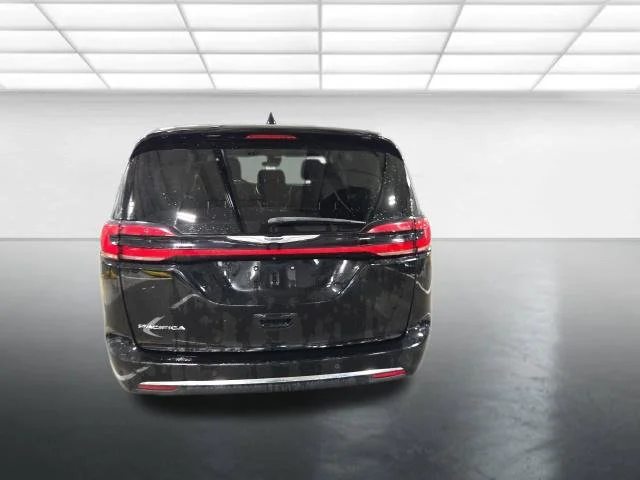 Used 2024 Black Chrysler Touring L image 5