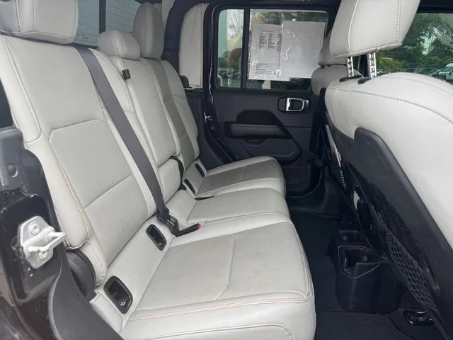 Used 2021 Black Jeep Mojave image 16