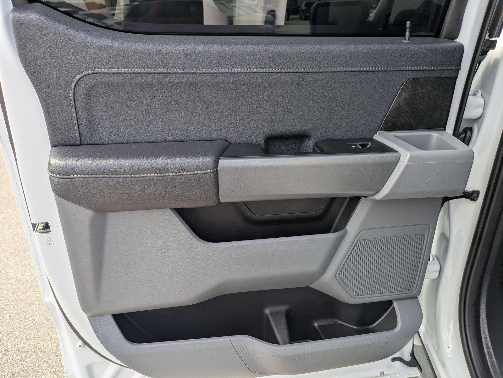 Used 2025 Oxford White Ford XLT image 25